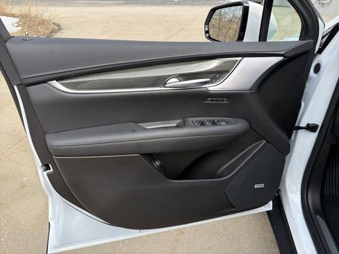 New 2026 Cadillac XT5 Sportv w/ LPO, Floor Liner Package AWD/4WD image 10