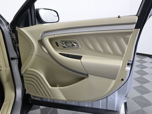 Used 2015 Ford Taurus SE image 25