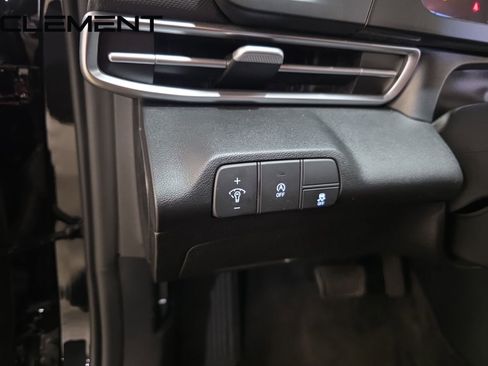 Used 2025 Hyundai Elantra SE image 12