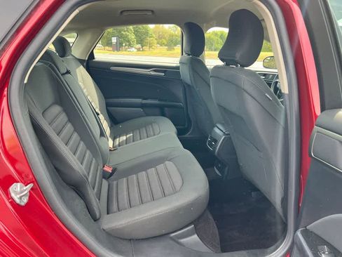 Used 2017 Ford Fusion SE image 17