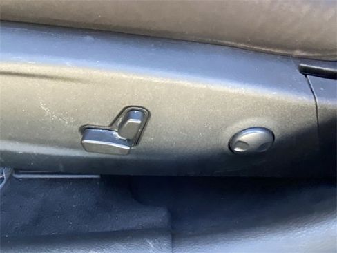 Used 2022 Chrysler 300 Touring w/ Sport Appearance Package image 7