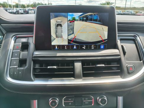 Used 2023 GMC Yukon SLT w/ SLT Luxury Package AWD/4WD image 4