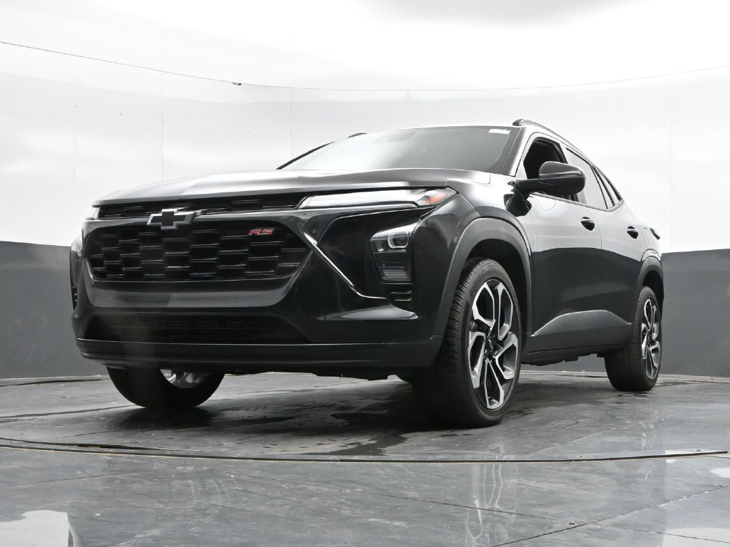 Used 2025 Chevrolet Trax RS w/ Sunroof Package FWD image 43