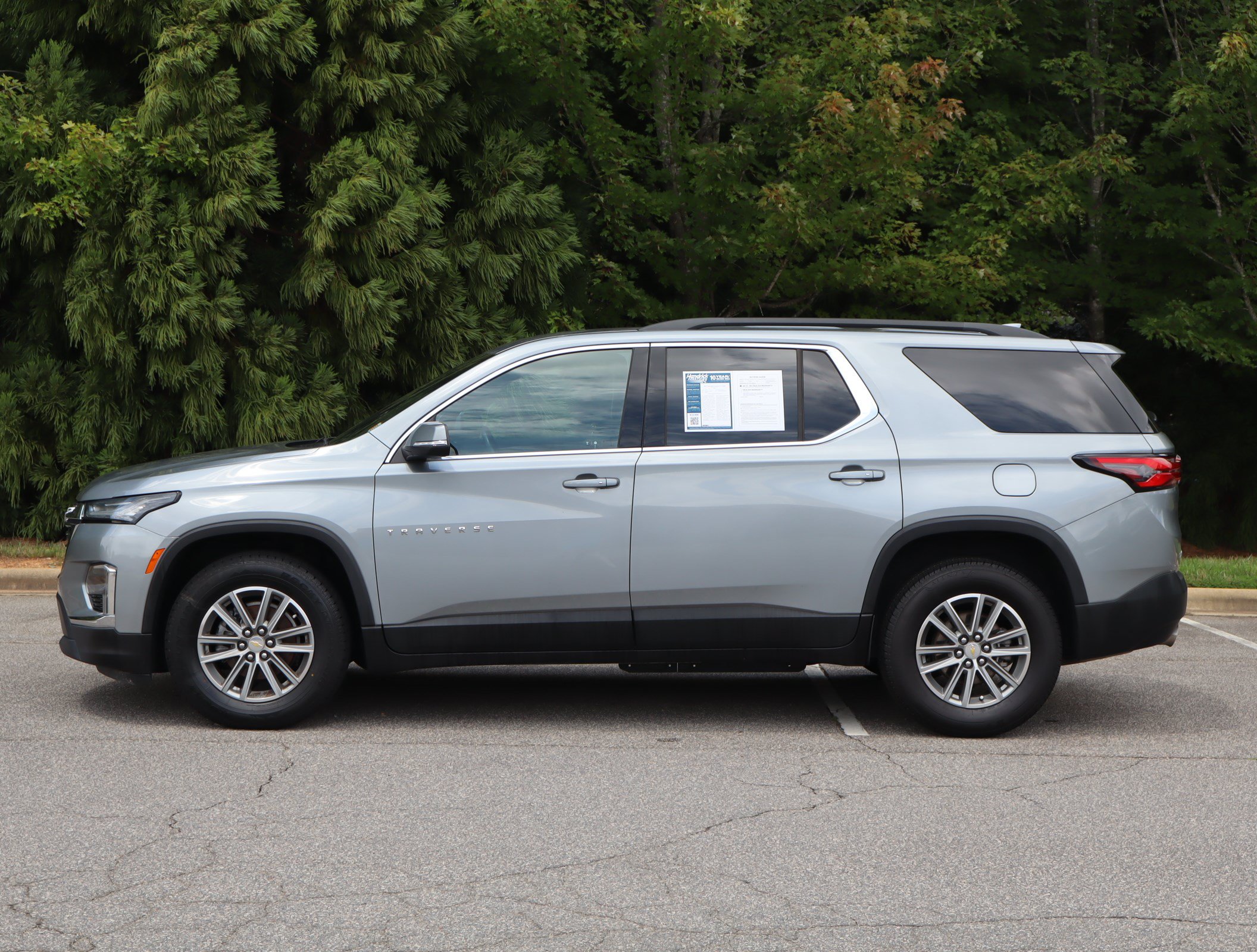 Used 2023 Chevrolet Traverse LT FWD image 6