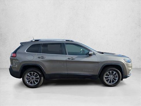 Used 2019 Jeep Cherokee Latitude Plus w/ Comfort/Convenience Group image 4