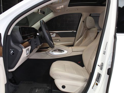 Used 2020 Mercedes-Benz GLS 450 4MATIC image 38