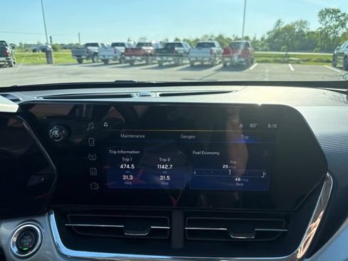 Used 2025 Chevrolet Trax LT w/ LT Convenience Package FWD image 25