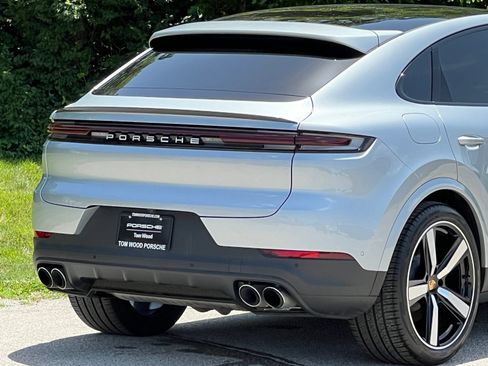 Certified 2024 Porsche Cayenne Coupe AWD/4WD image 9