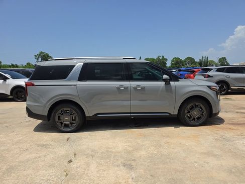 New 2026 Kia Carnival SX FWD image 9