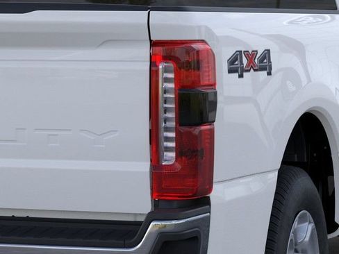 New 2026 Ford F250 XLT w/ XLT Premium Package AWD/4WD image 21
