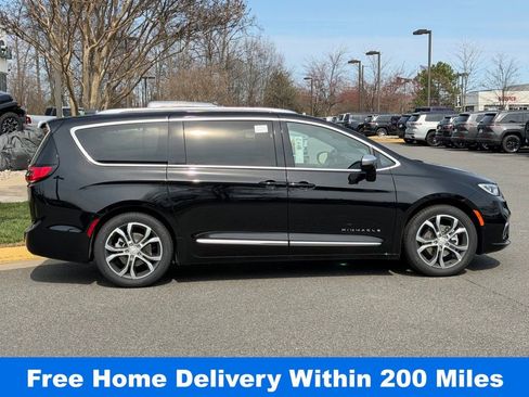 New 2026 Chrysler Pacifica Pinnacle image 5