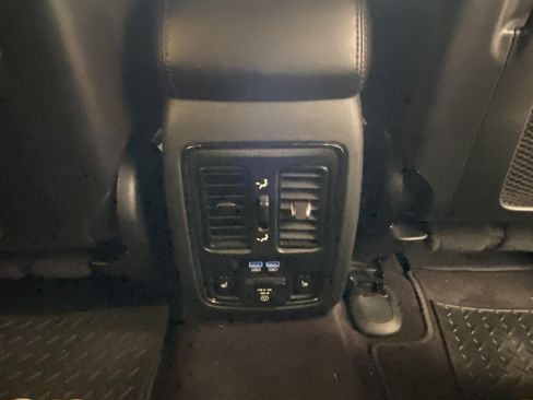 Used 2018 Jeep Grand Cherokee Limited AWD/4WD image 15