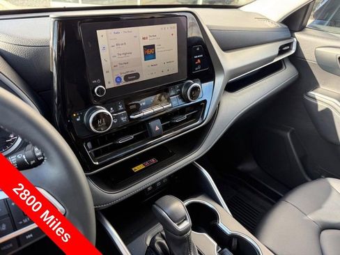 Used 2025 Toyota Highlander XLE image 25