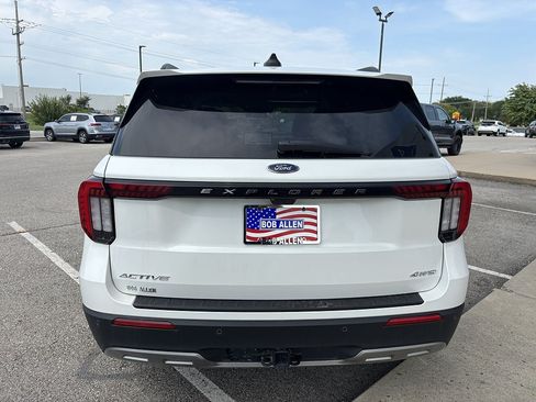 Used 2025 Ford Explorer Active w/ Active Comfort Package AWD/4WD image 4