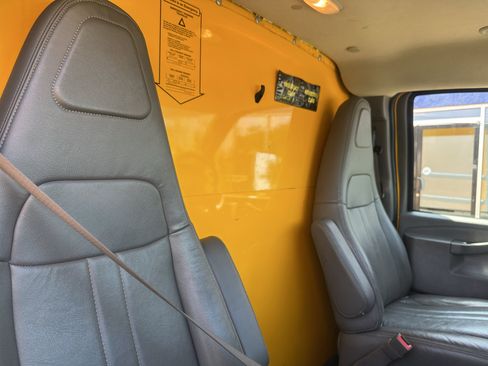 Used 2021 GMC Savana 3500 Extended w/ Power Convenience Package RWD image 13