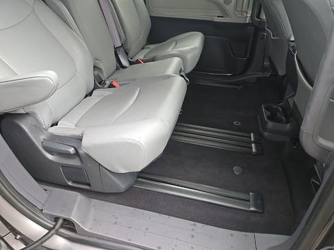 Used 2024 Toyota Sienna XLE image 77