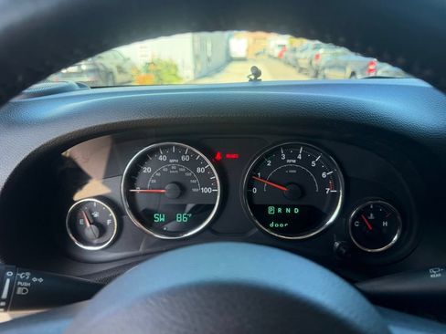 Used 2017 Jeep Wrangler Unlimited Sahara AWD/4WD image 21