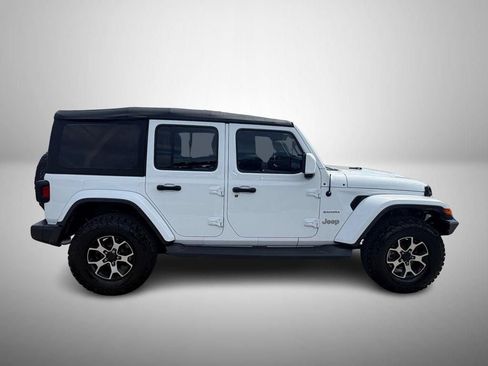 Used 2018 Jeep Wrangler Unlimited Sahara AWD/4WD image 6