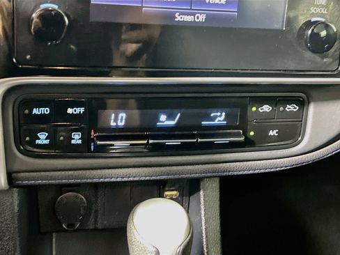 Used 2017 Toyota Corolla SE w/ Carpet Mat Package (TMS) FWD image 25