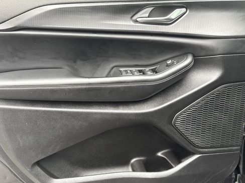 Used 2024 Jeep Grand Cherokee Laredo X image 13