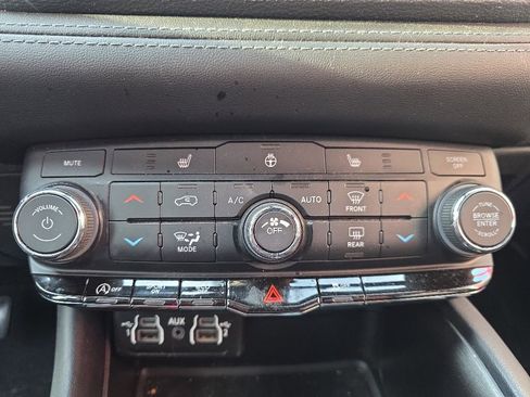 Used 2023 Dodge Durango SXT RWD image 19