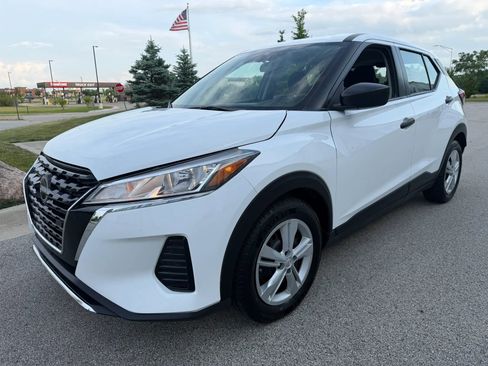 Used 2023 Nissan Kicks S FWD image 3