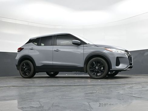 Used 2024 Nissan Kicks SV image 31