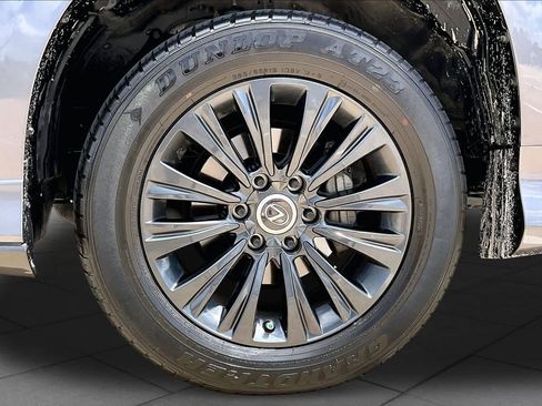 Certified 2023 Lexus GX 460 Premium w/ Accessory Package AWD/4WD image 11