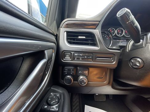Used 2021 Chevrolet Tahoe Z71 w/ Luxury Package AWD/4WD image 18