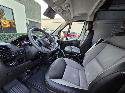 Used 2025 RAM ProMaster 2500 w/ Convenience Group image 17