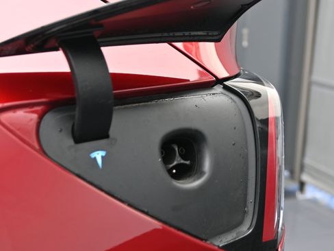 Used 2025 Tesla Model Y Long Range image 14