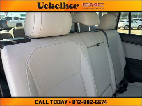 Used 2021 Volkswagen Tiguan SE w/ Panoramic Sunroof Package FWD image 5