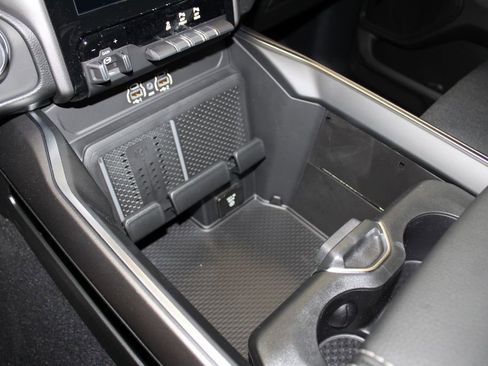 New 2026 RAM 1500 4x4 Crew Cab image 22