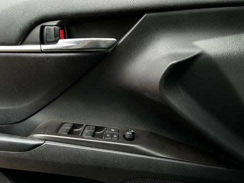 Used 2021 Toyota Camry SE image 23