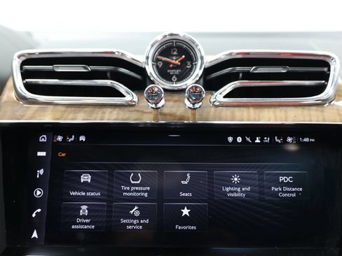 Used 2022 Bentley Bentayga AWD/4WD image 42