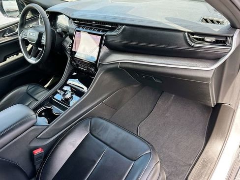 Used 2024 Jeep Grand Cherokee Limited w/ Luxury Tech Group II image 30