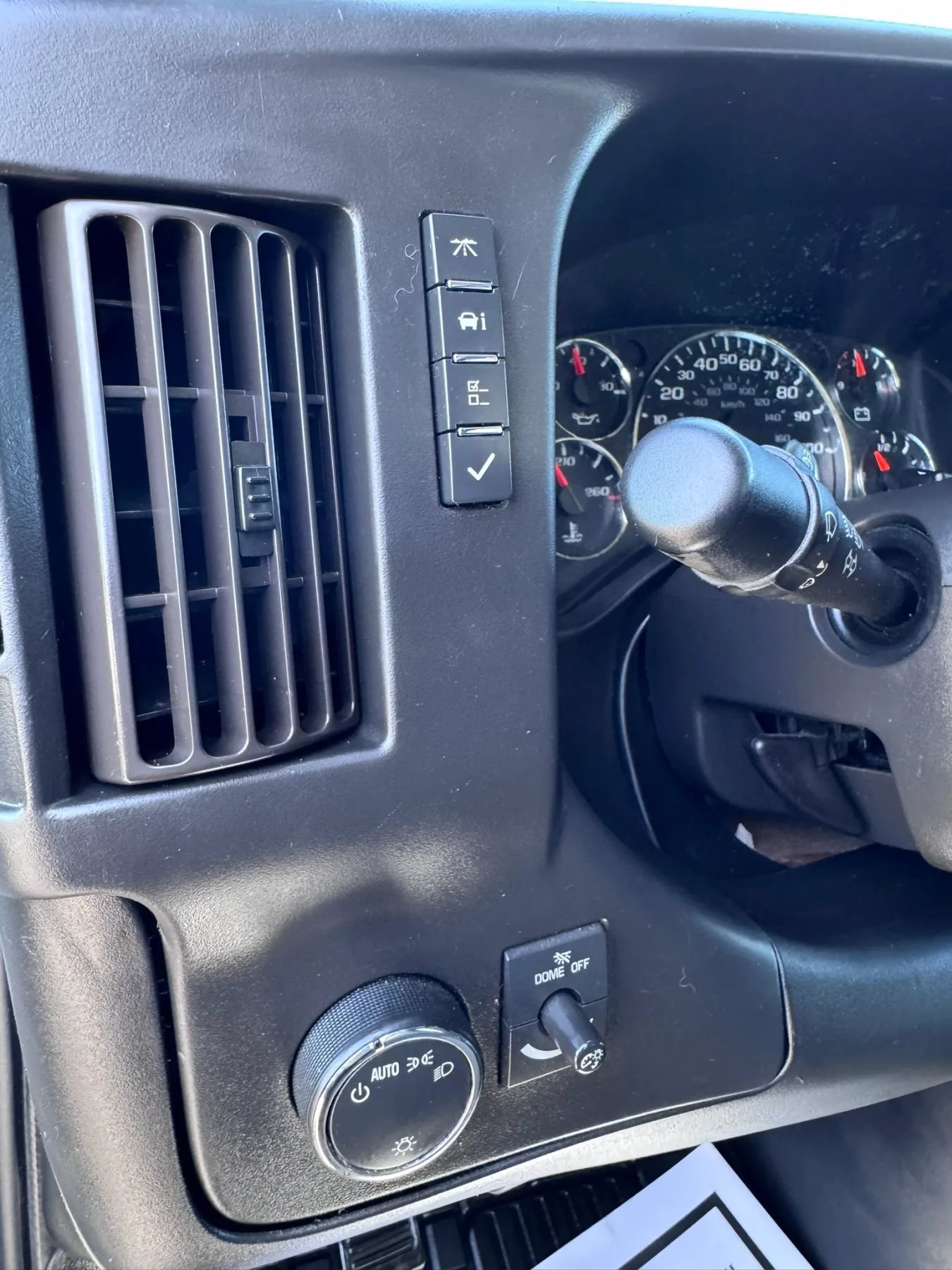 Used 2018 Chevrolet Express 3500 w/ Power Convenience Package RWD image 16