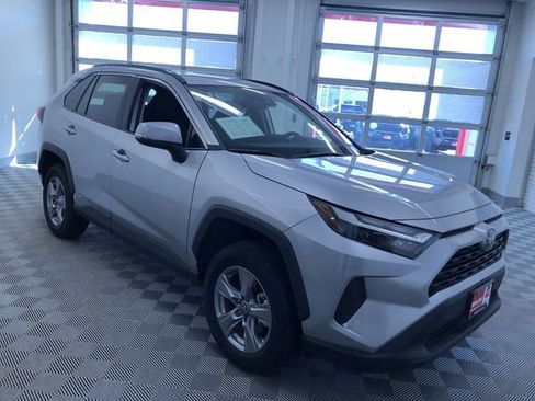 Used 2025 Toyota RAV4 XLE AWD/4WD image 37
