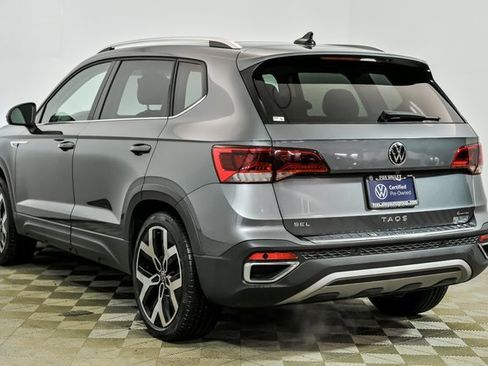 Certified 2022 Volkswagen Taos SEL w/ Panoramic Sunroof Package image 5