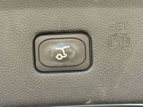 Used 2021 Ford Edge Titanium FWD image 32