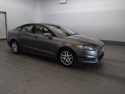 Used 2014 Ford Fusion SE FWD image 11