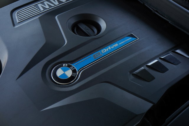 Used 2020 BMW 530e w/ Convenience Package RWD image 23
