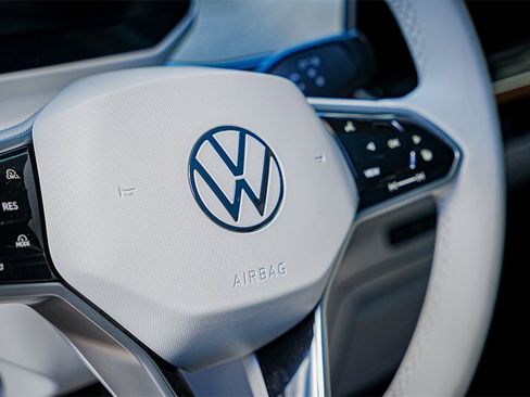 New 2025 Volkswagen ID. Buzz Pro S Plus image 12