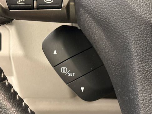 Used 2015 Subaru Forester 2.5i Limited AWD/4WD image 32