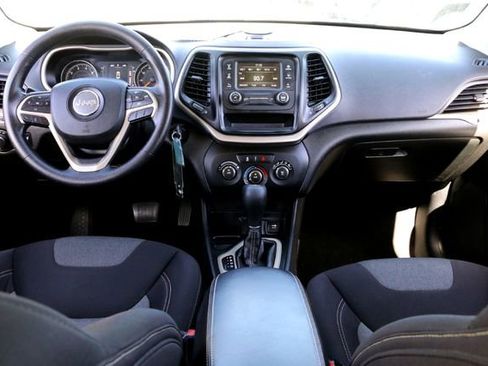 Used 2015 Jeep Cherokee Sport image 26