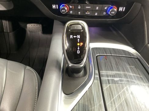 Used 2020 Buick Enclave Premium w/ Sun and Sites Package image 27