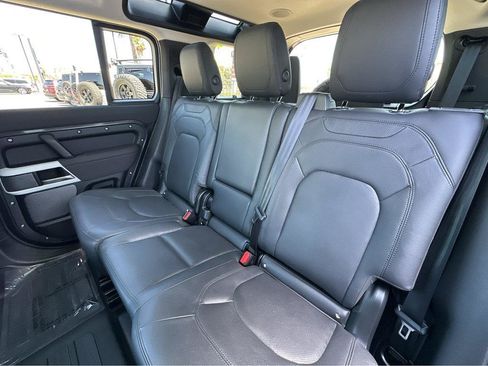 Used 2023 Land Rover Defender 110 SE AWD/4WD image 9