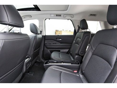 New 2026 Nissan Pathfinder SL w/ SL Premium Package image 10