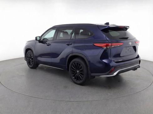 Used 2024 Toyota Highlander XSE image 6