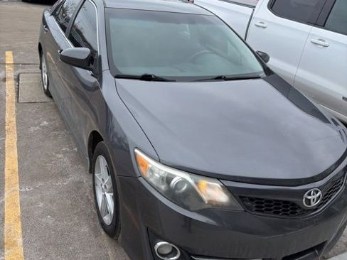 Used 2012 Toyota Camry SE image 3